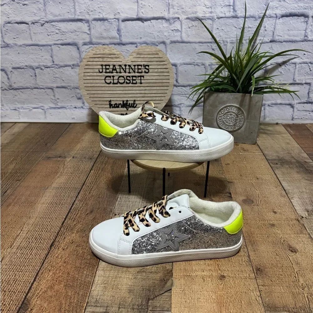 No Boundaries Women's Low Top Star Fashion Sneakers